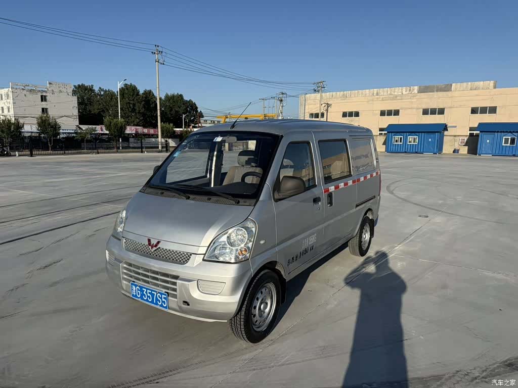 Wuling S, 2014 1