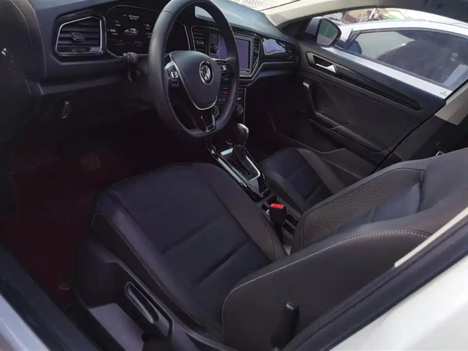 Volkswagen T-ROC exploring Songs