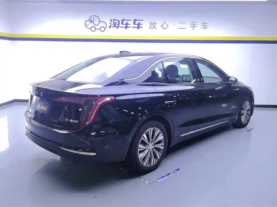Hongqi E-QM5