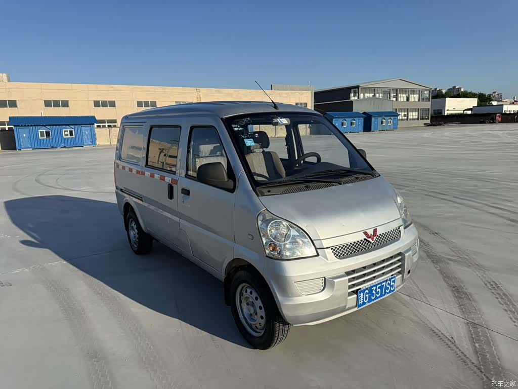 Wuling S, 2014 3
