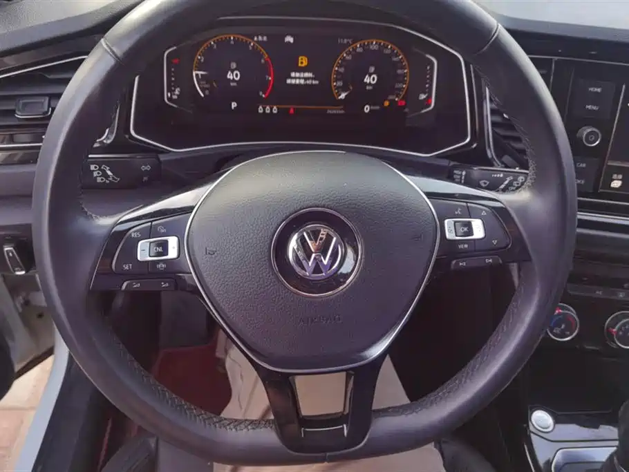 Volkswagen T-ROC exploring Songs