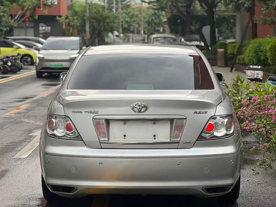 Toyota Reiz