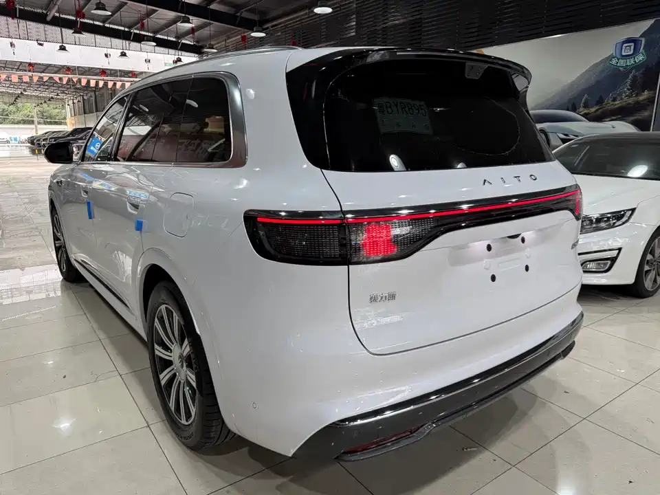 AITO Ask the world M8