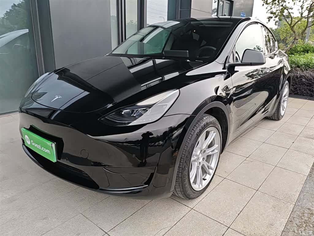 Tesla Model Y, 2023 1