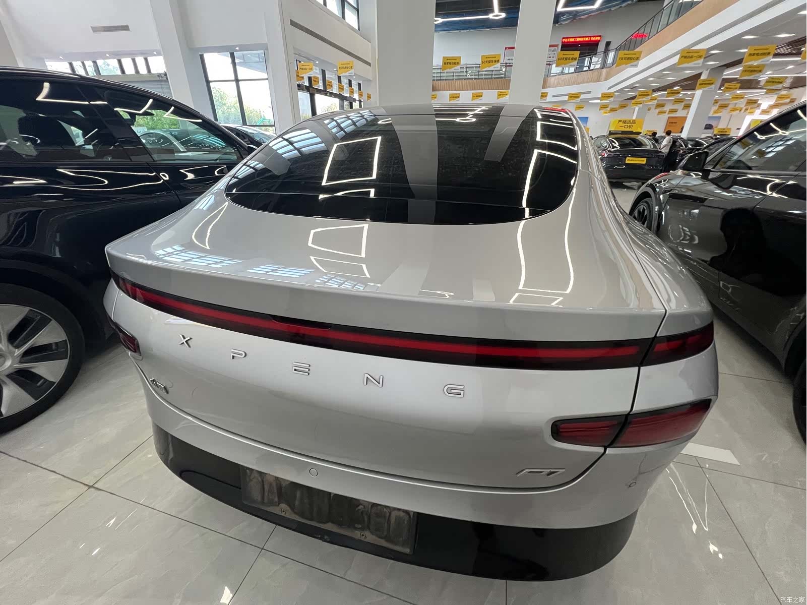Xpeng P7, 2023 все фото