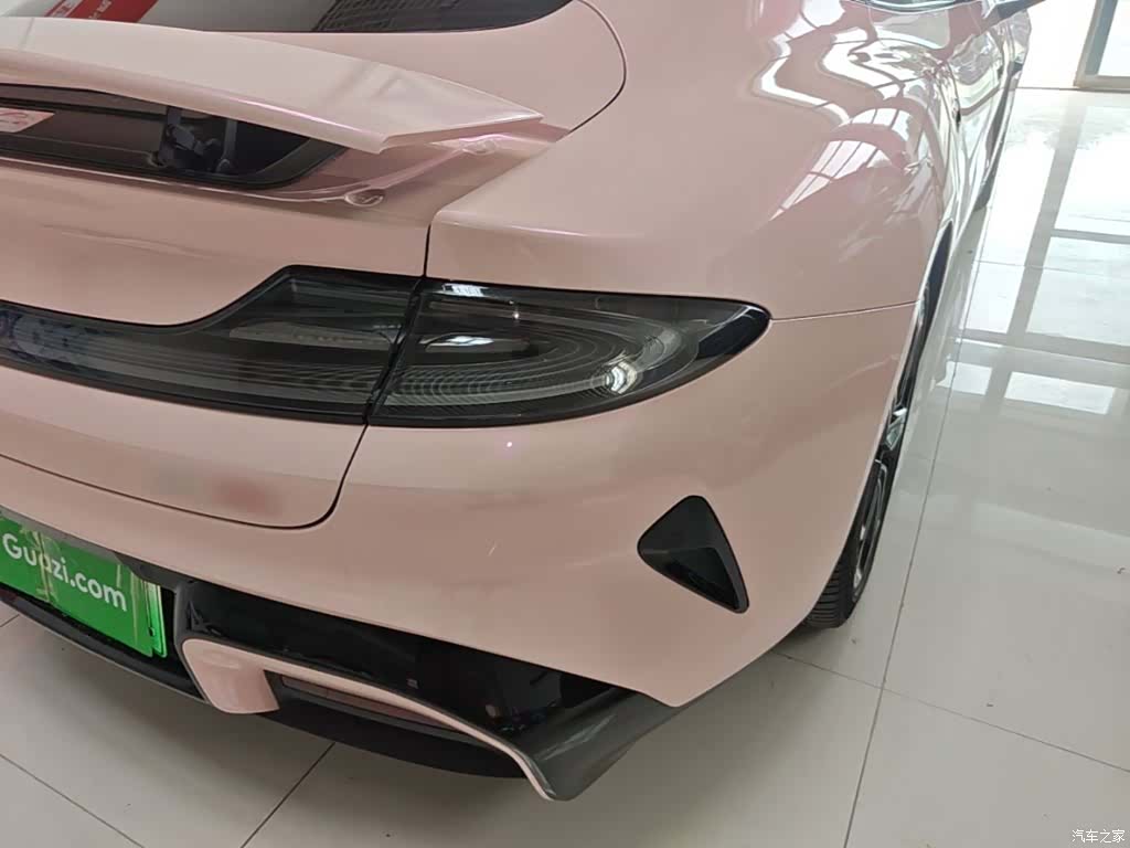 Xiaomi SU7, 2025 8