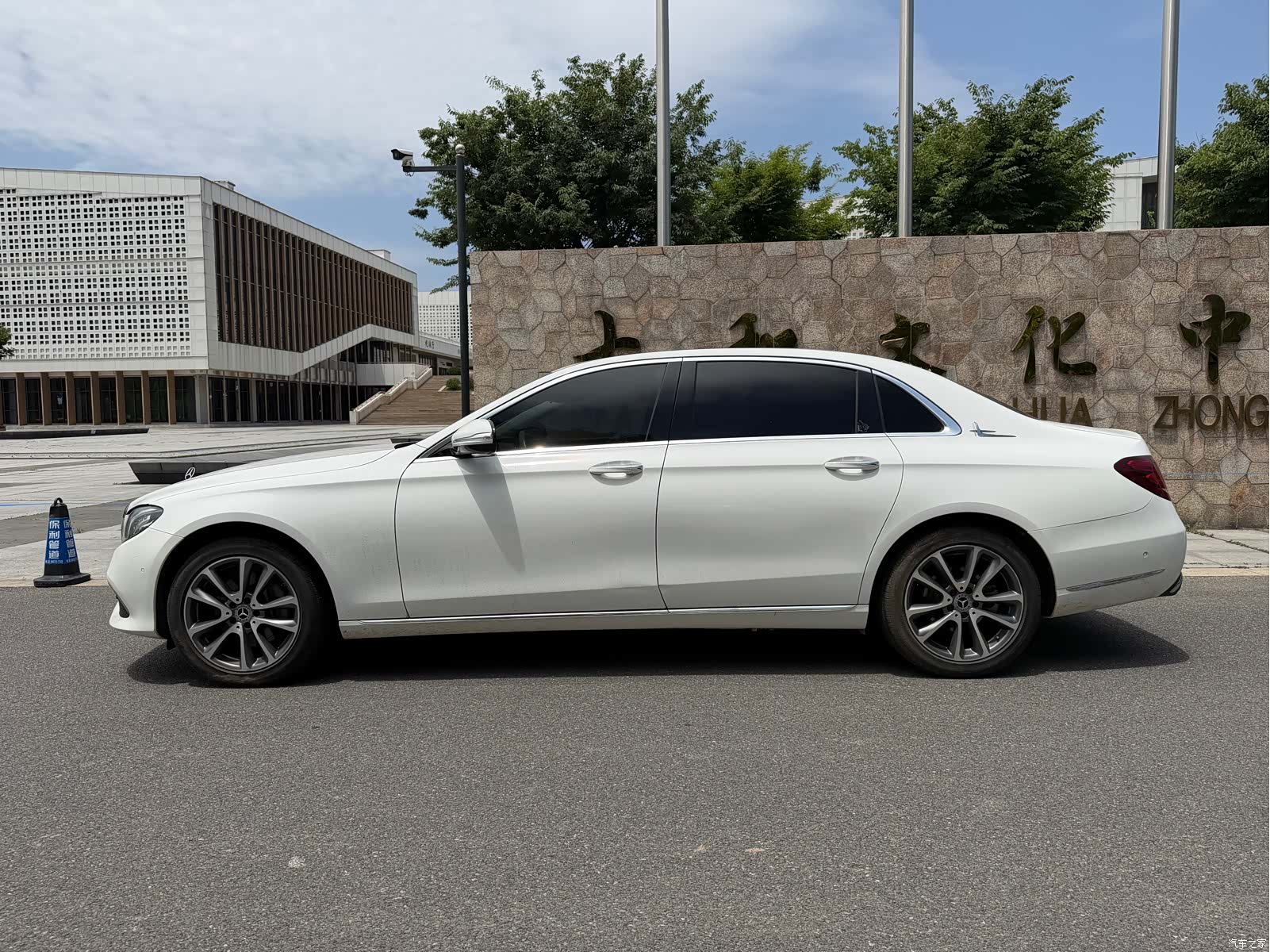 Mercedes-Benz E-Class, 2019 3