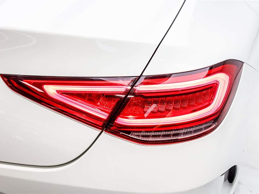 Mercedes-Benz CLS Mercedes-Benz CLS