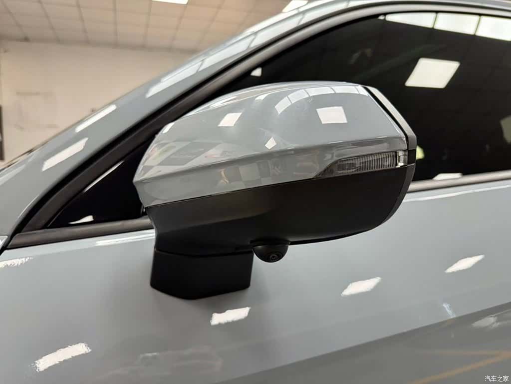 Audi Q2L, 2023 16