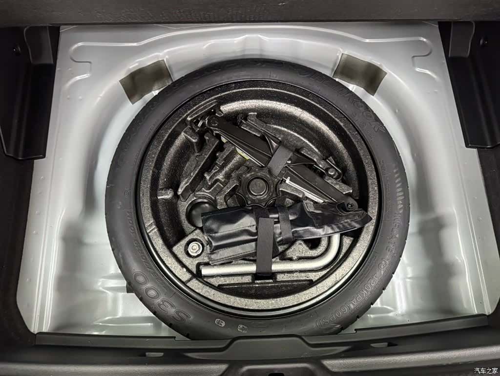 Audi Q2L, 2023 18
