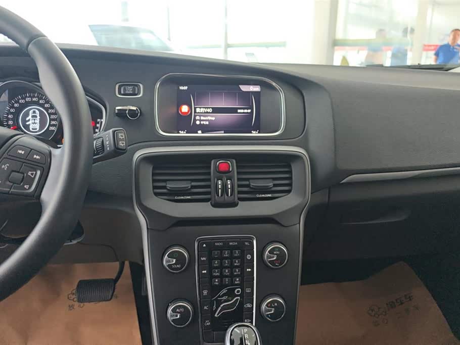 Volvo V40