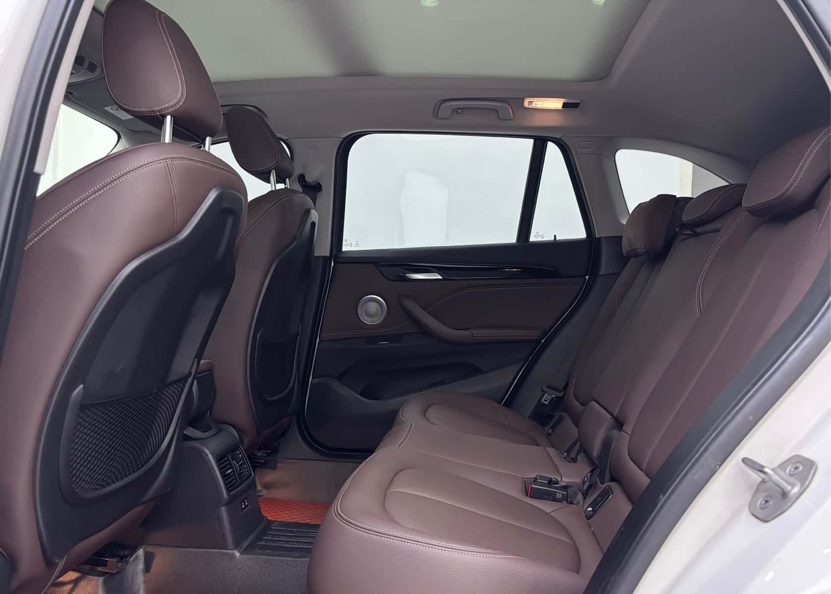 BMW X1, 2022 все фото