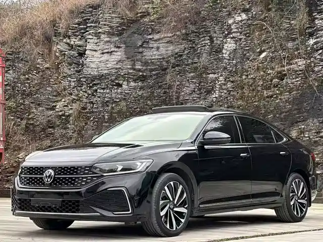 Volkswagen Passat 2023 — купить из Китая под заказ