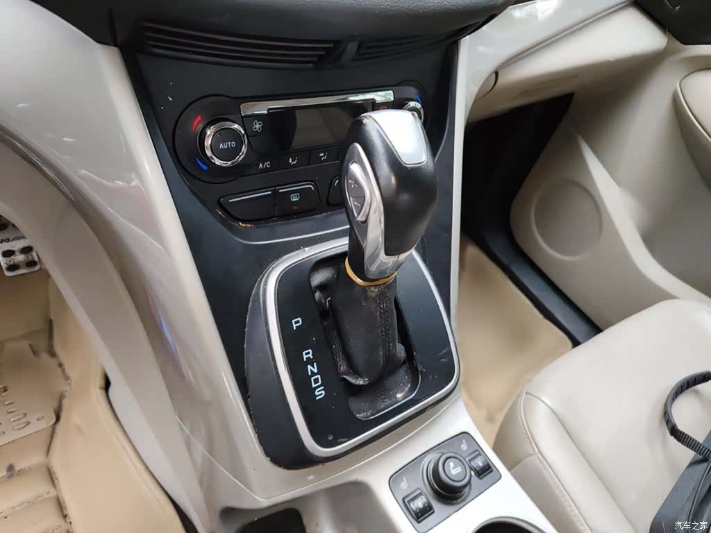 Ford Kuga, 2014 7