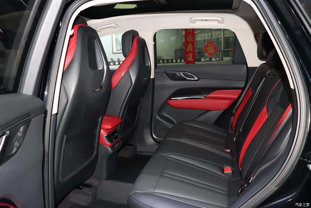 Hongqi HS3, 2025 11