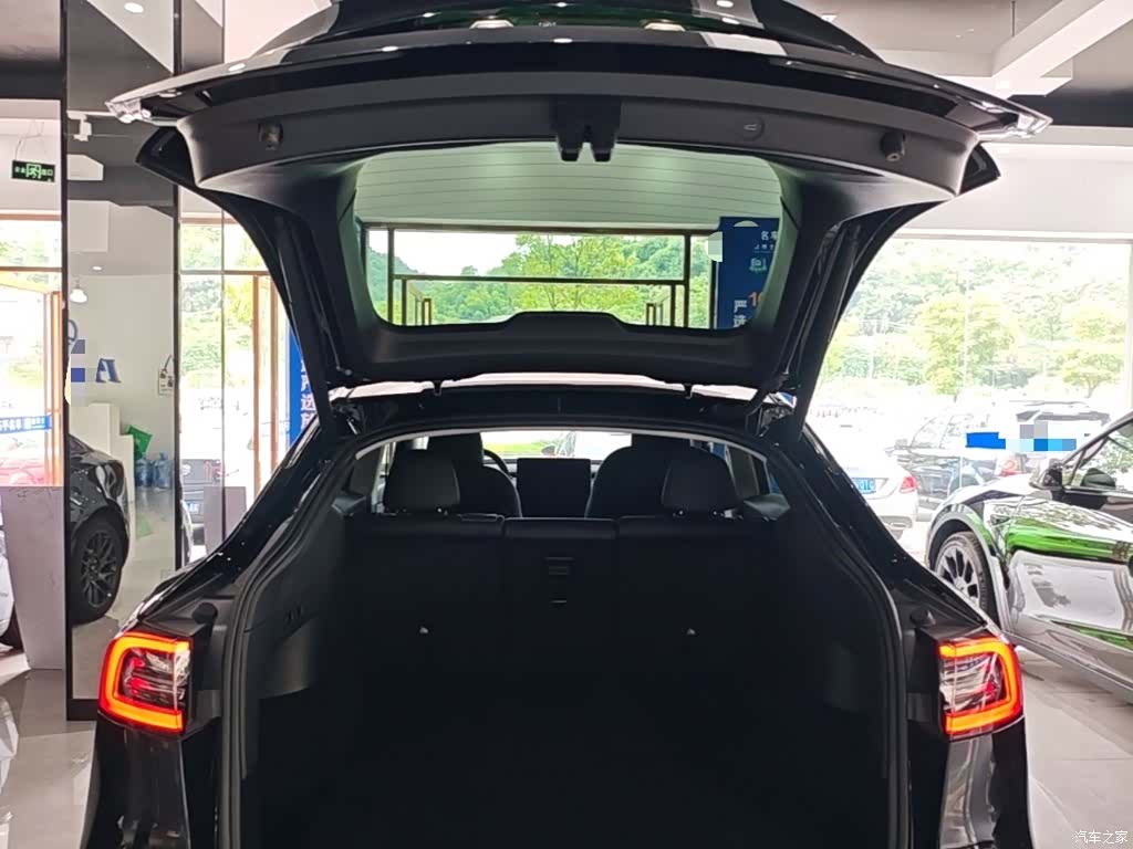 Tesla Model Y, 2023 19