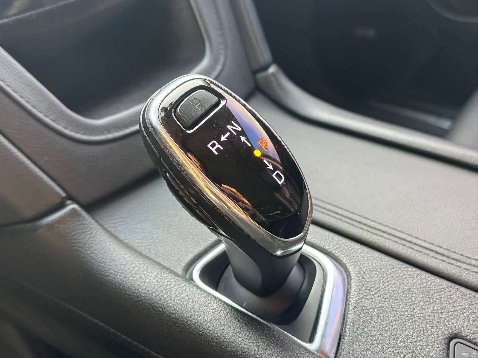 Cadillac XT5, 2016 10