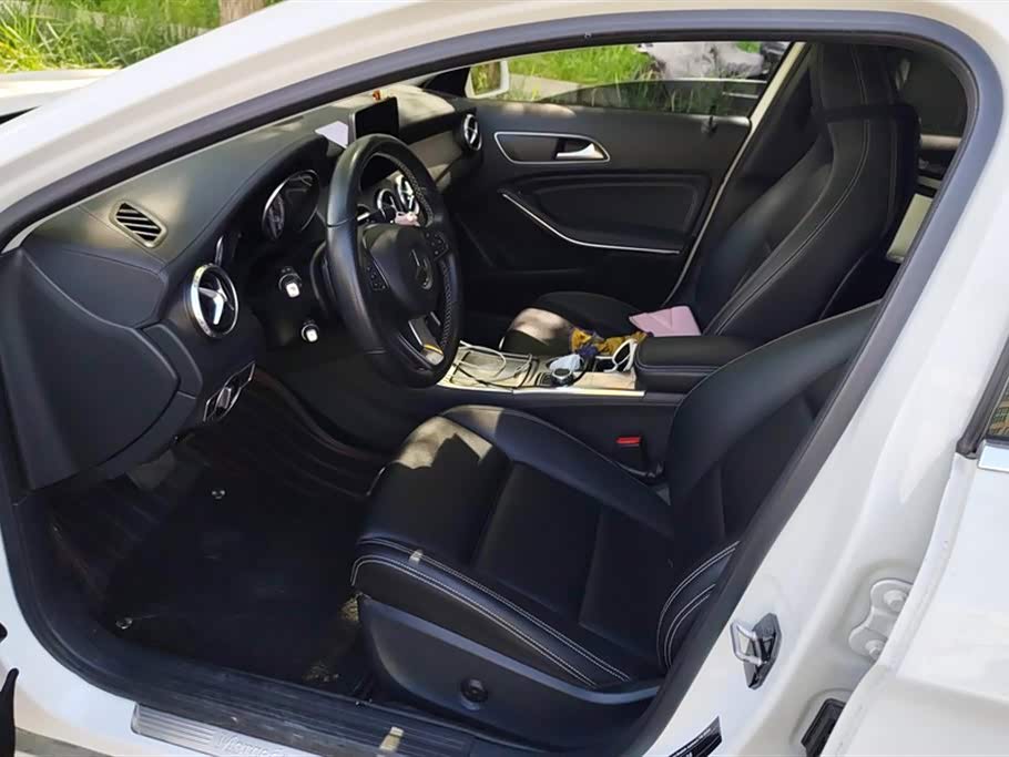 Mercedes-Benz GLA Mercedes-Benz GLA