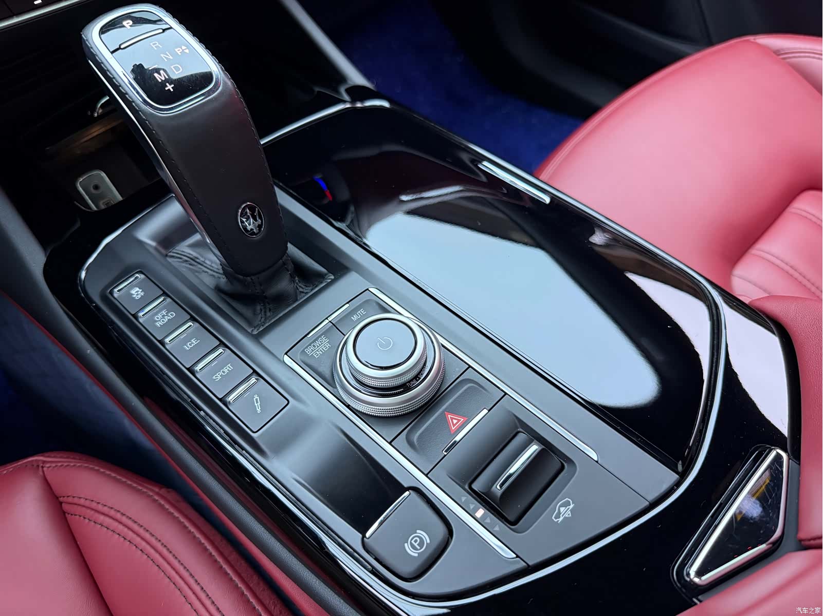 Maserati Levante, 2022 все фото