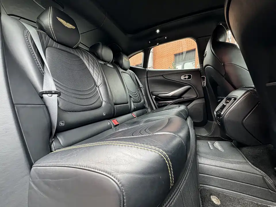 Aston Martin DBX