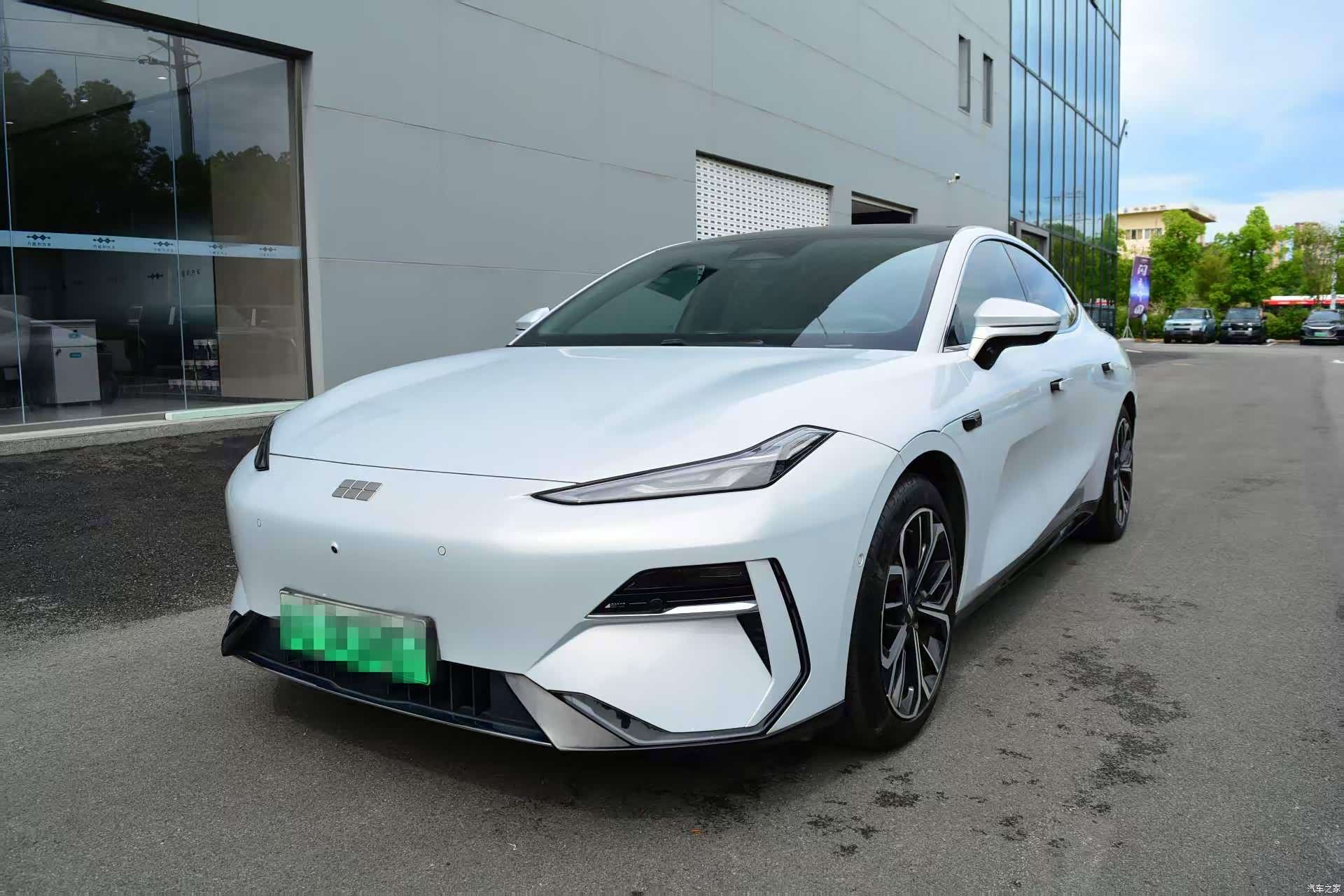 Geely E8, 2025 1