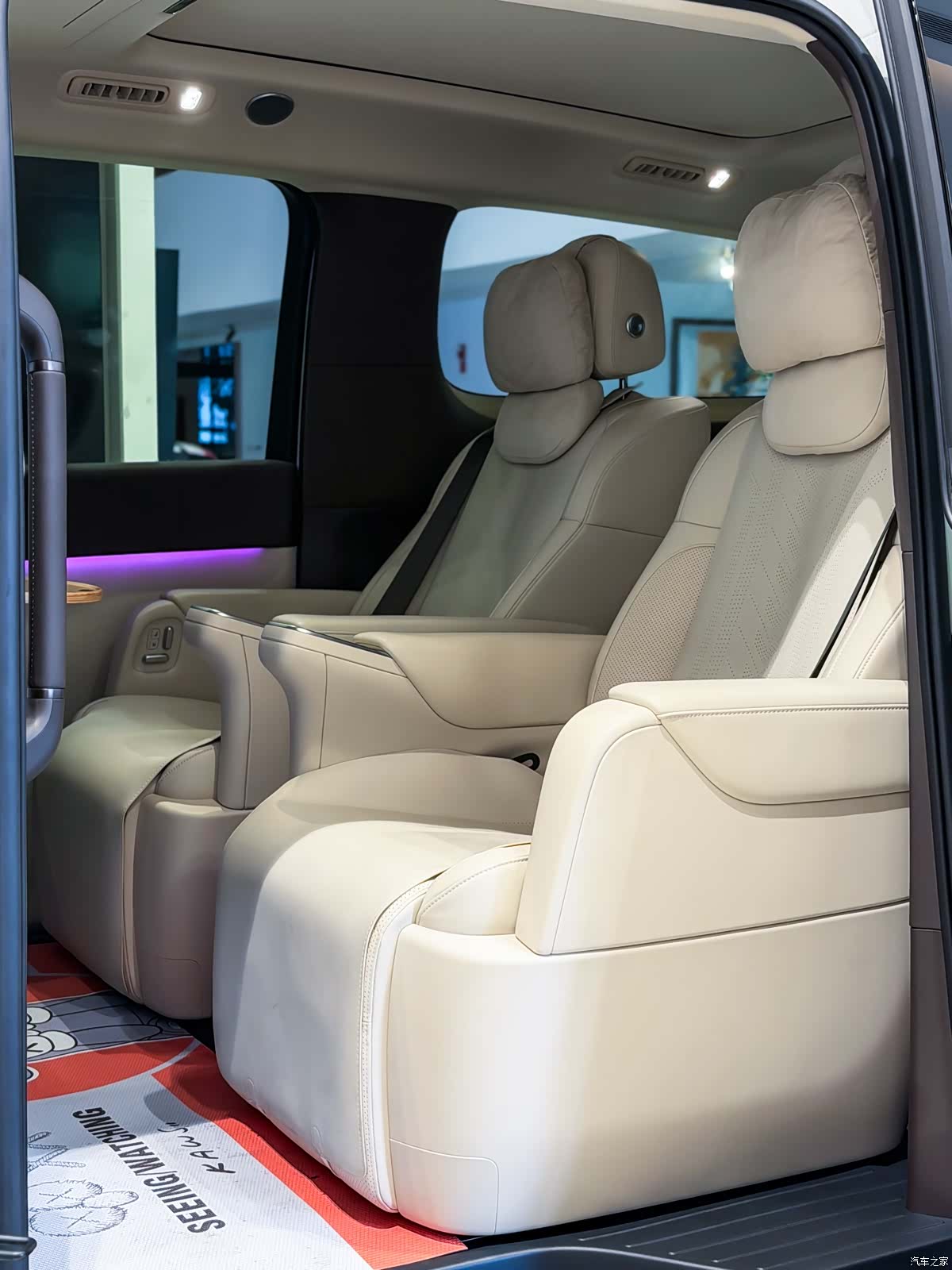 Li Auto MEGA, 2025 10