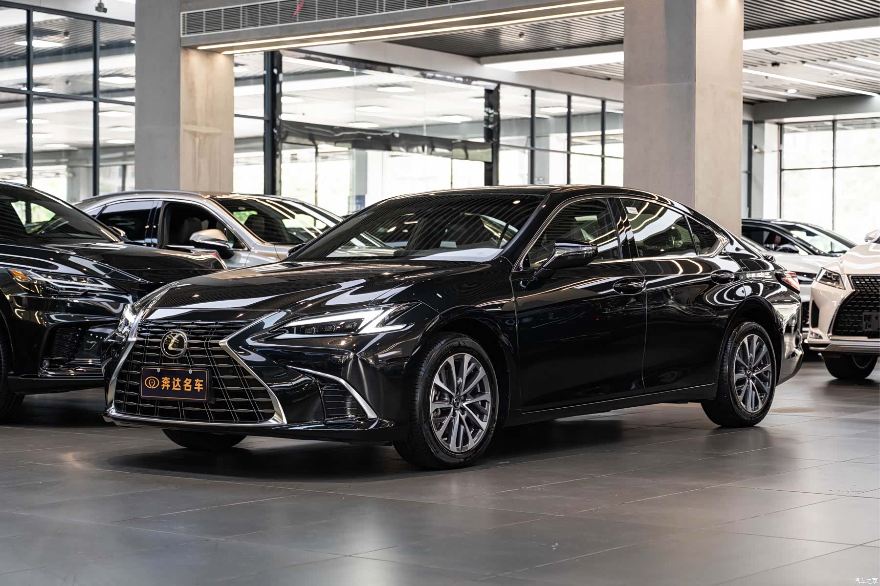 Lexus ES, 2025 1