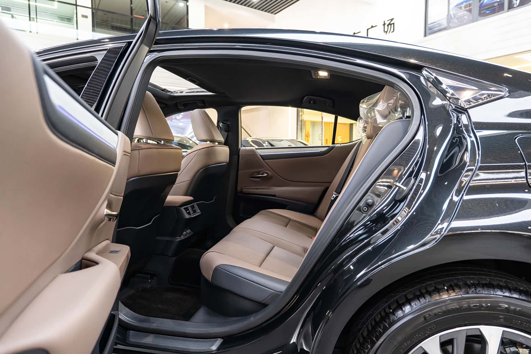 Lexus ES, 2025 10
