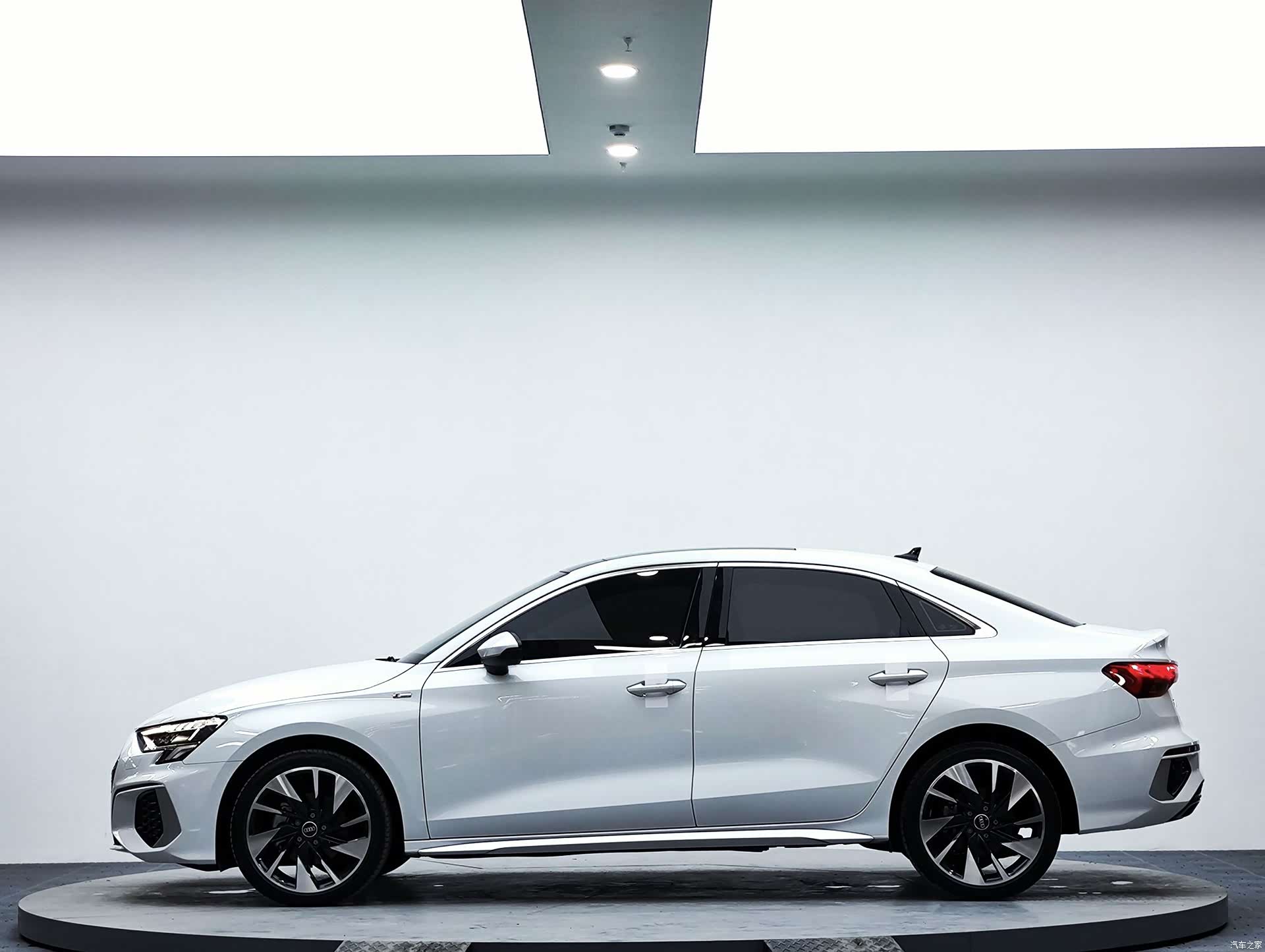 Audi A3, 2023 все фото