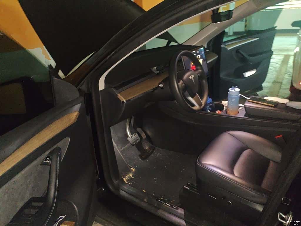 Tesla Model Y, 2023 13