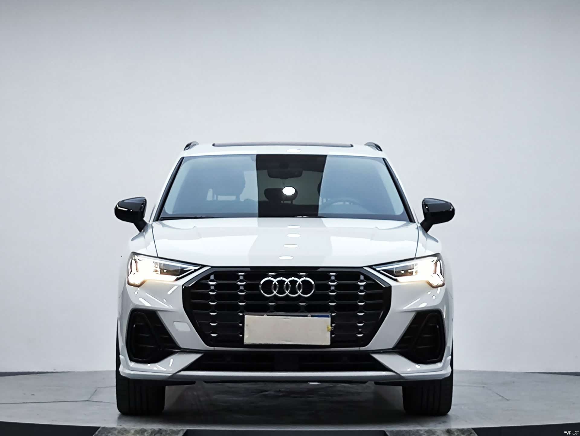 Audi Q3, 2022 3