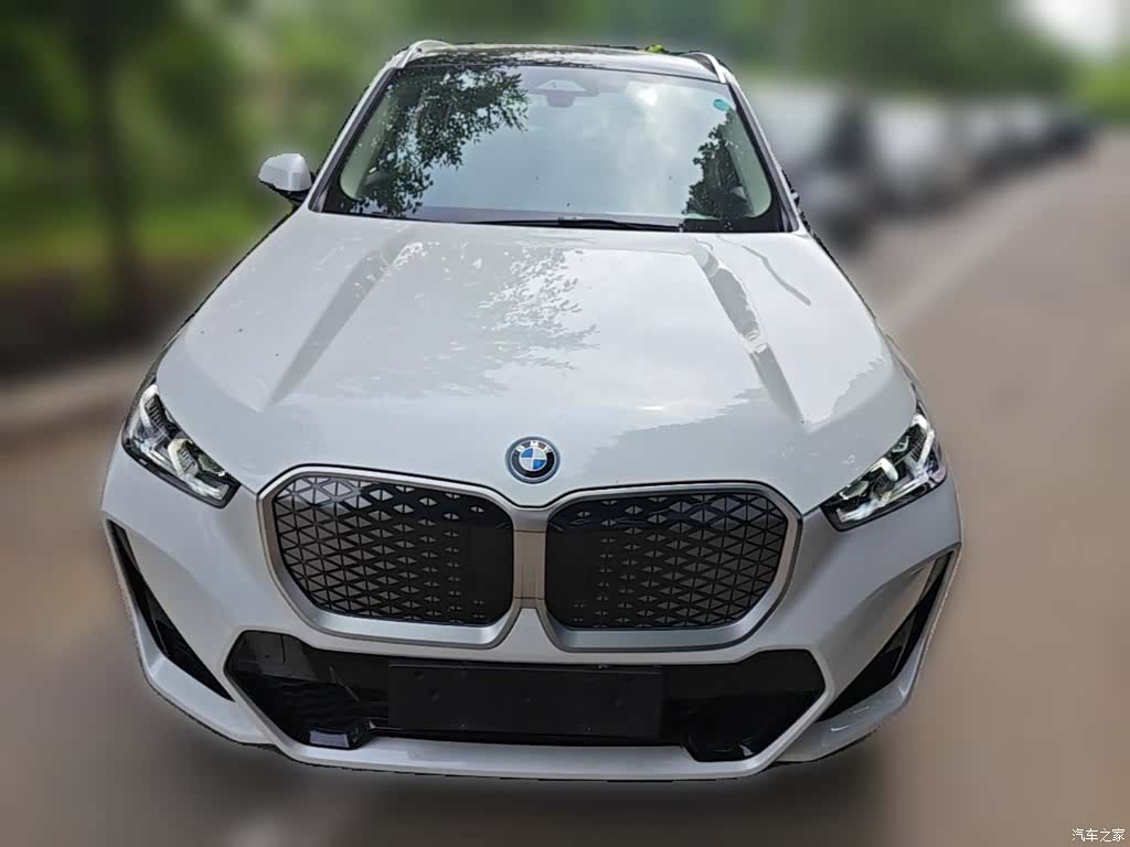 BMW iX1, 2025 все фото