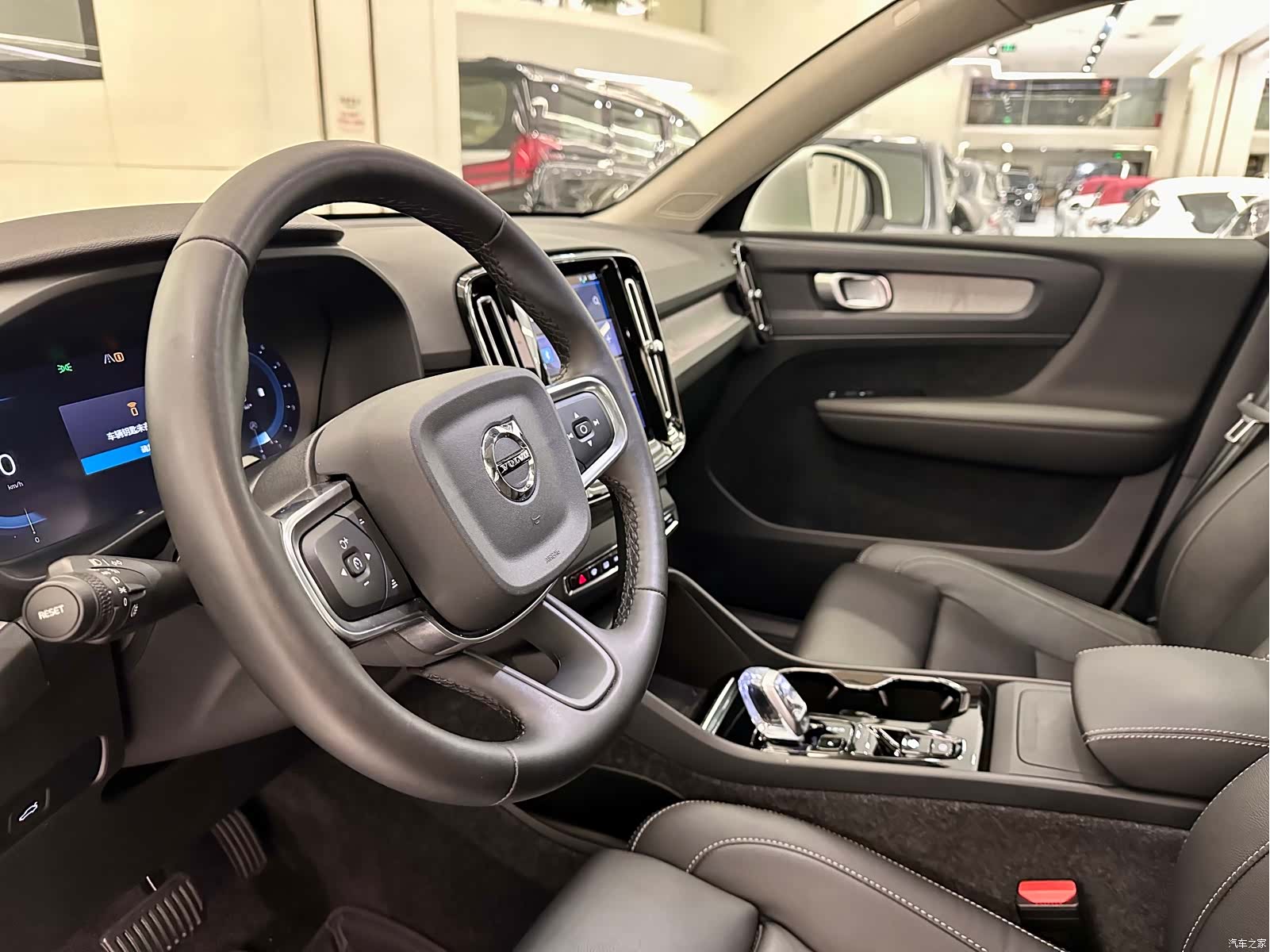 Volvo XC40, 2024 10