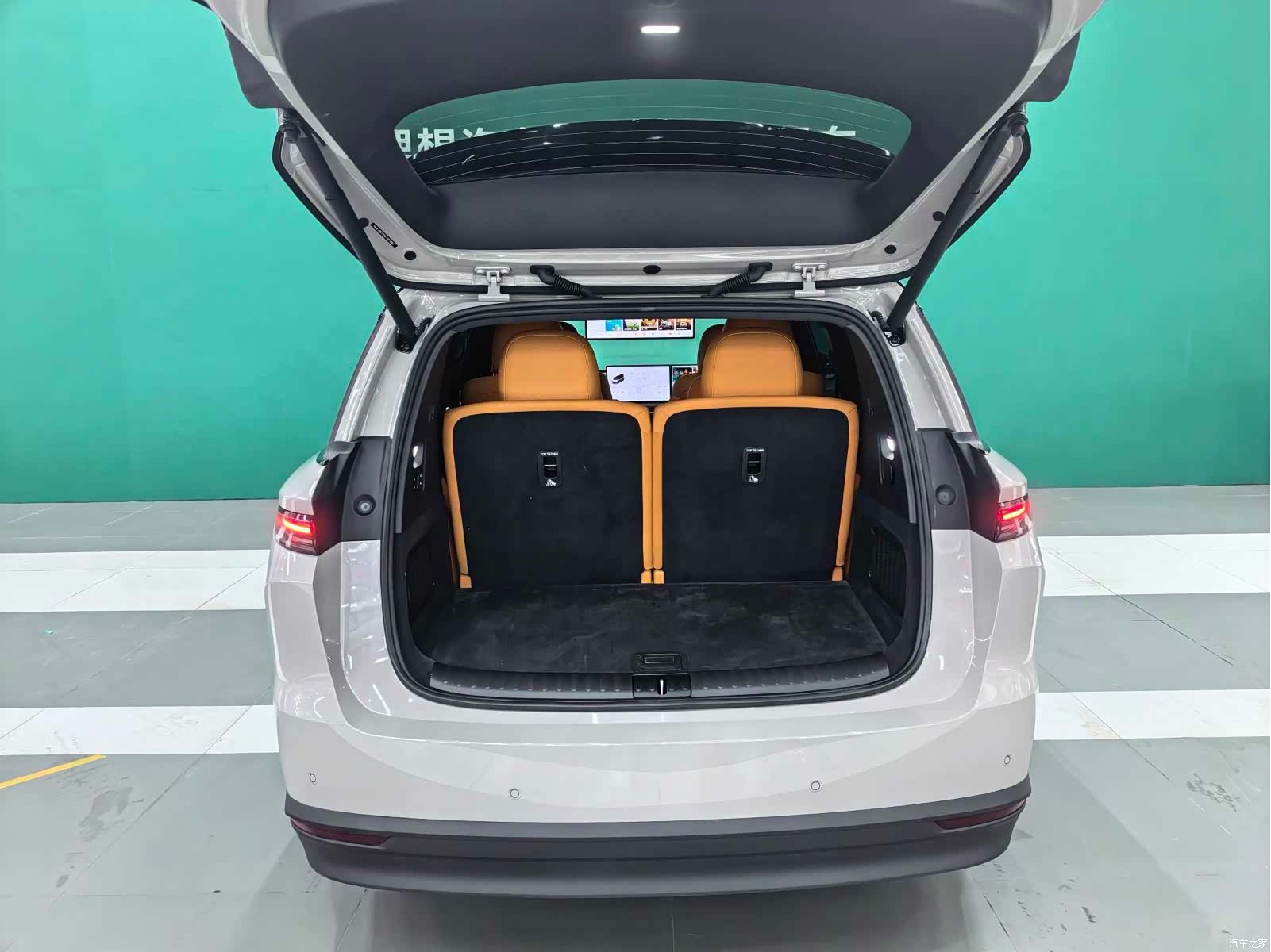 Li Auto i8, 2025 8