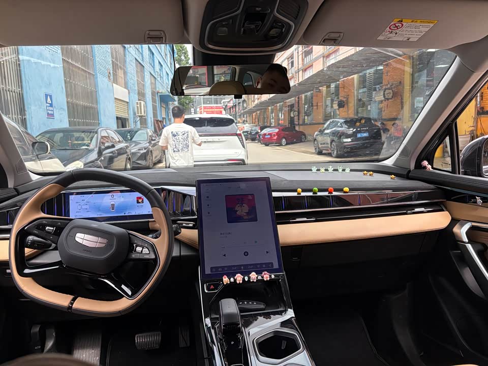 Geely Atlas L