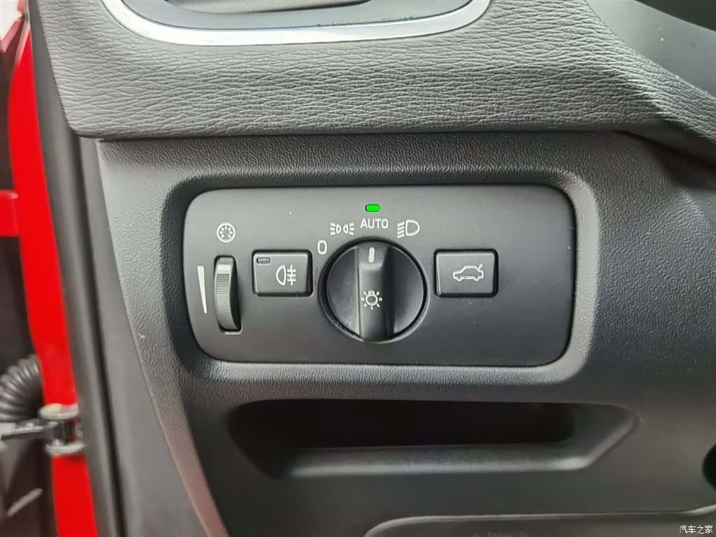 Volvo V40, 2015 21