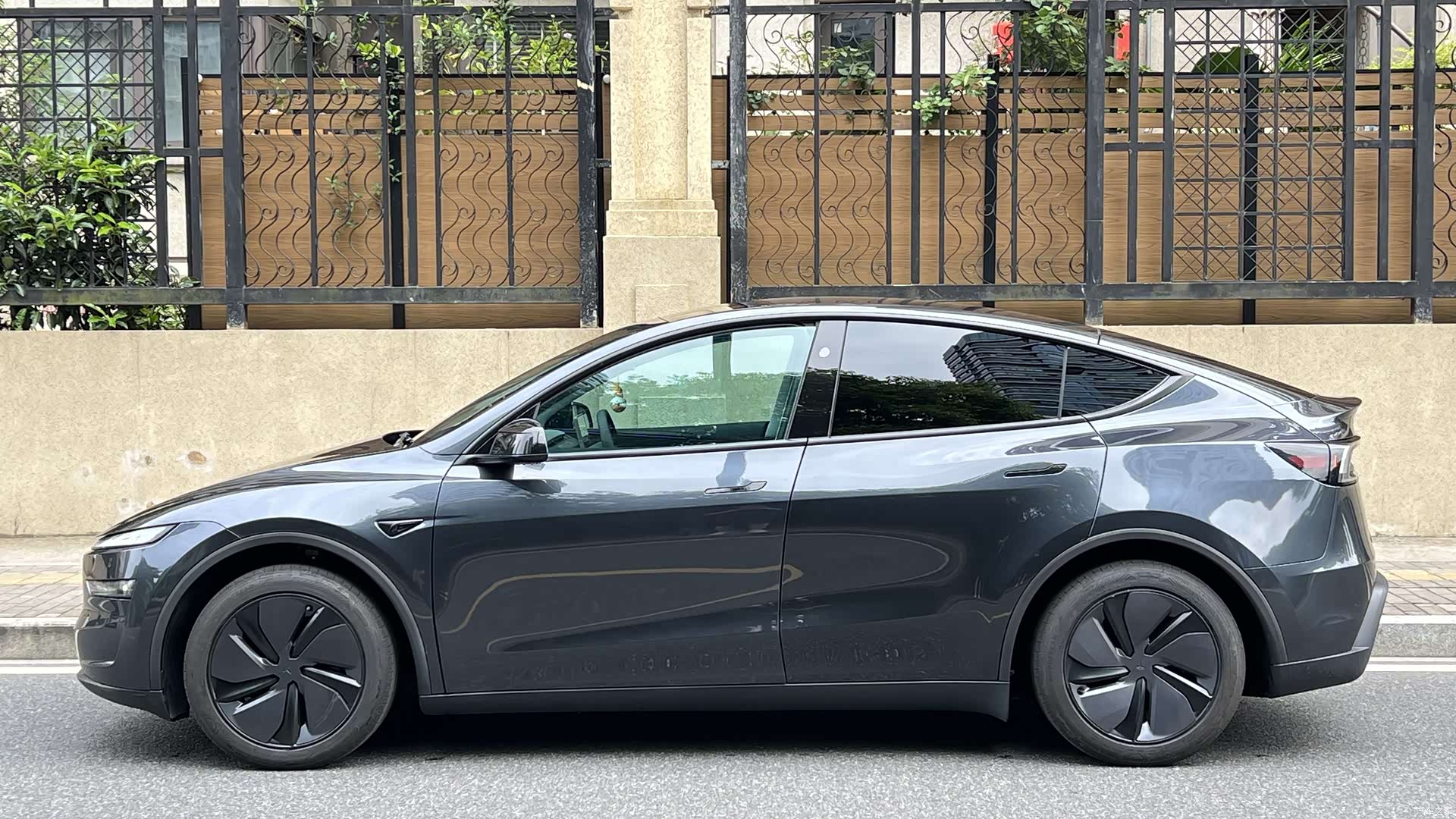 Tesla Model Y, 2025 3