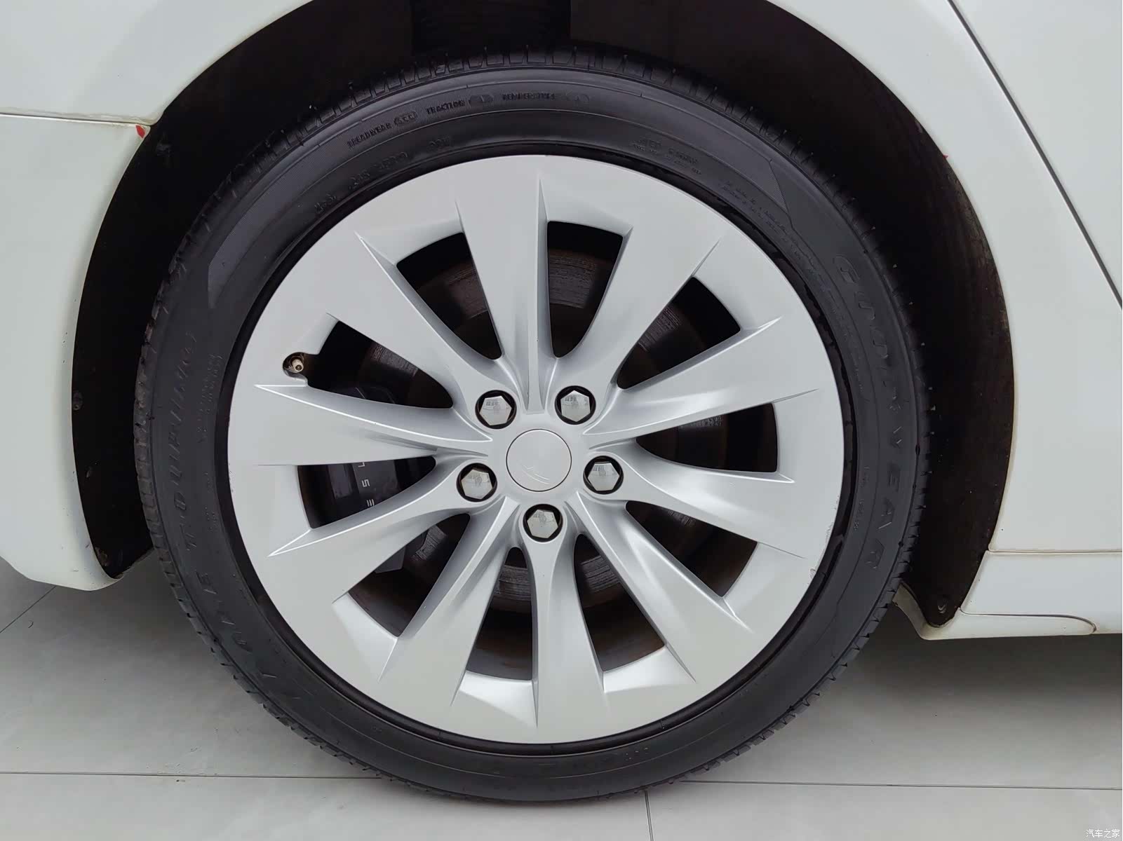 Tesla Model S, 2019 9