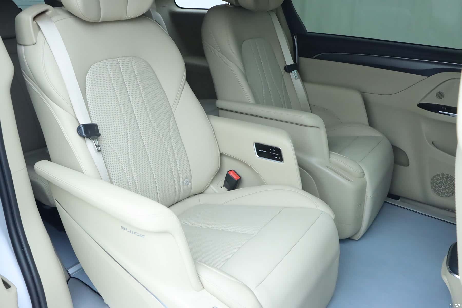 Buick GL8, 2025 12
