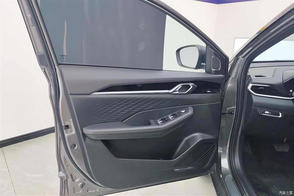 Geely Coolray, 2026 7