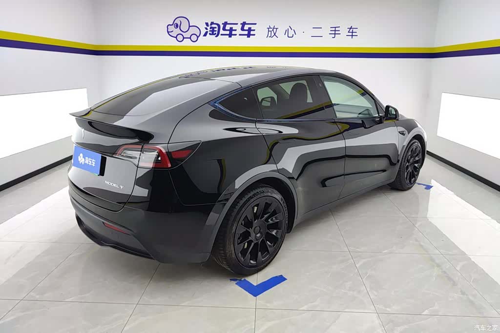 Tesla Model Y, 2021 3