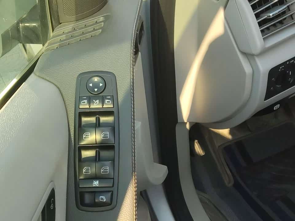 Mercedes-Benz R-class