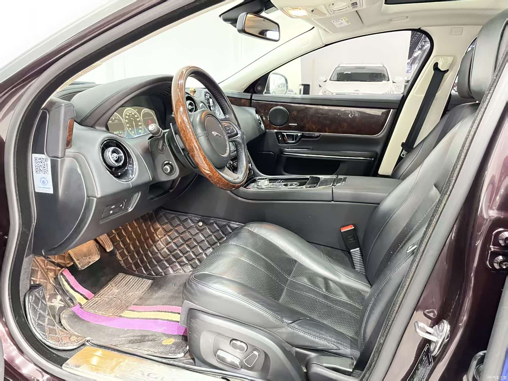 Jaguar XJ, 2015 4