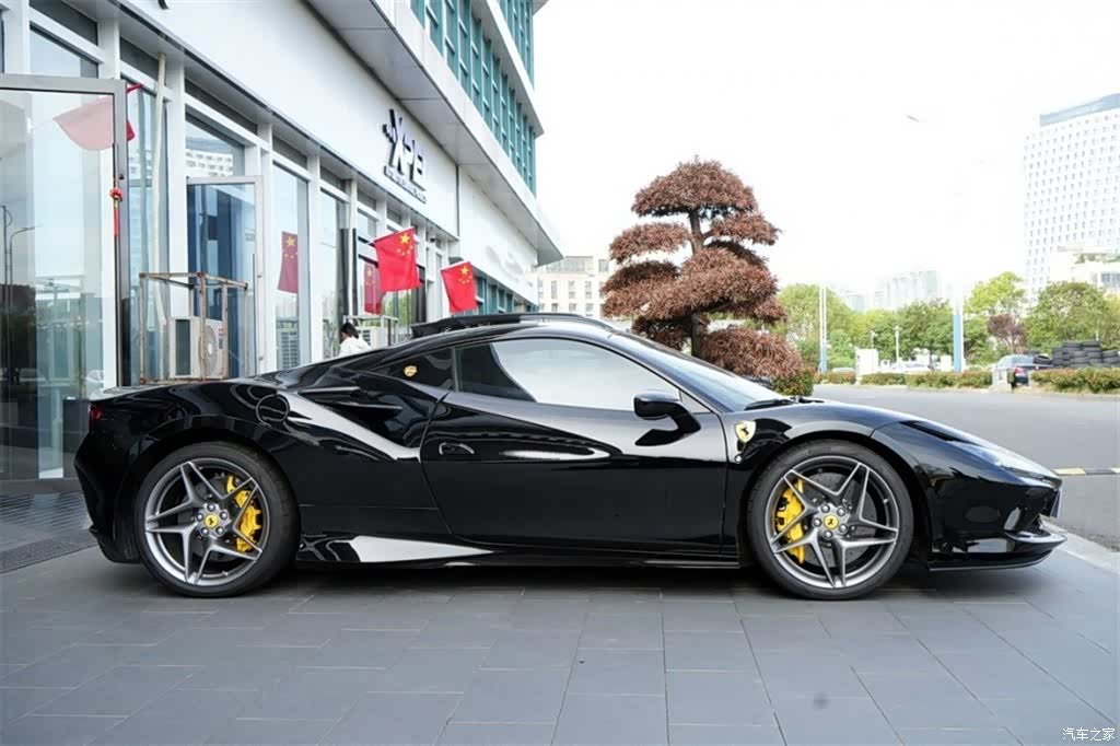 Ferrari F8, 2022 6