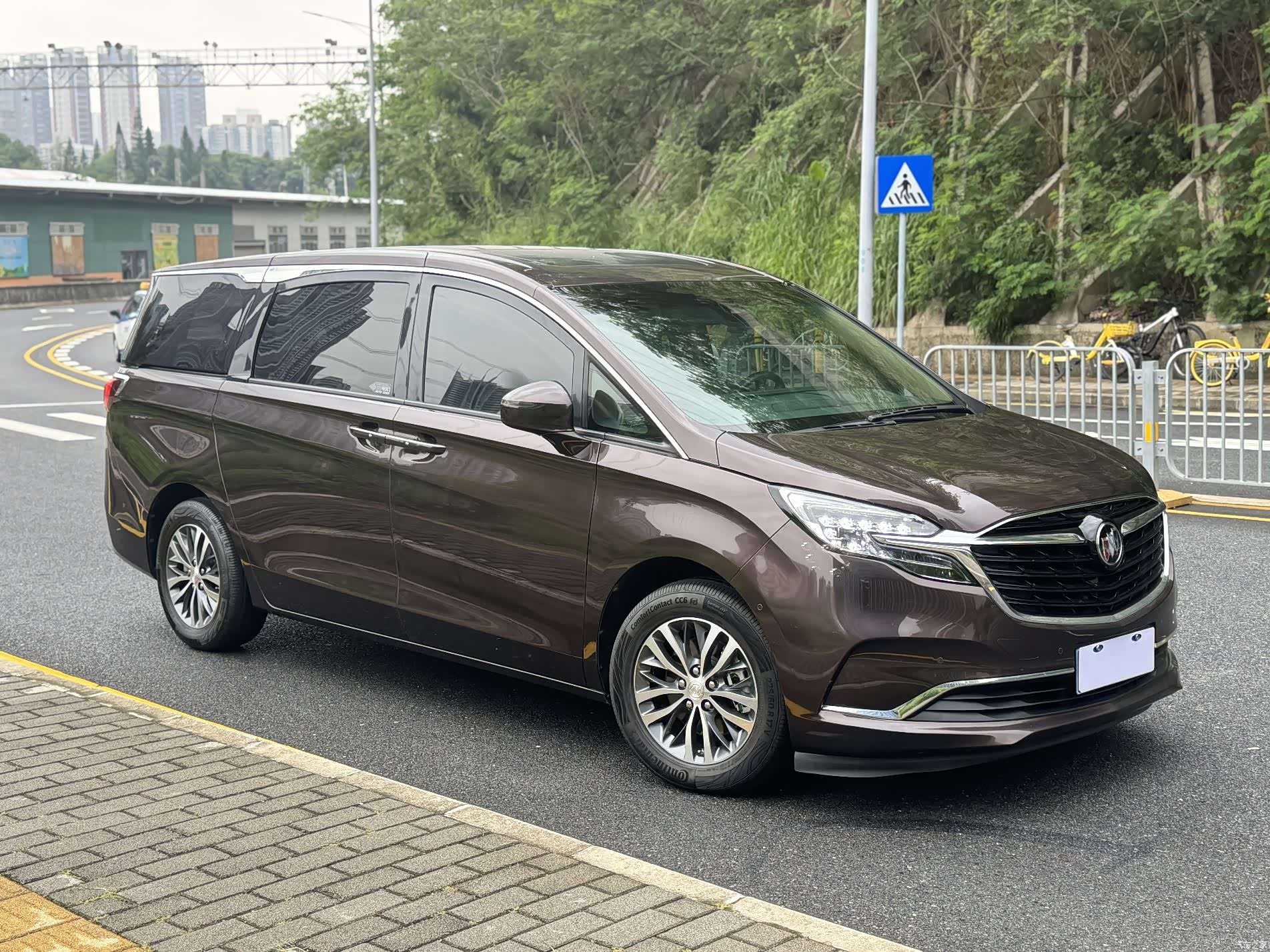 Buick GL8, 2021 3