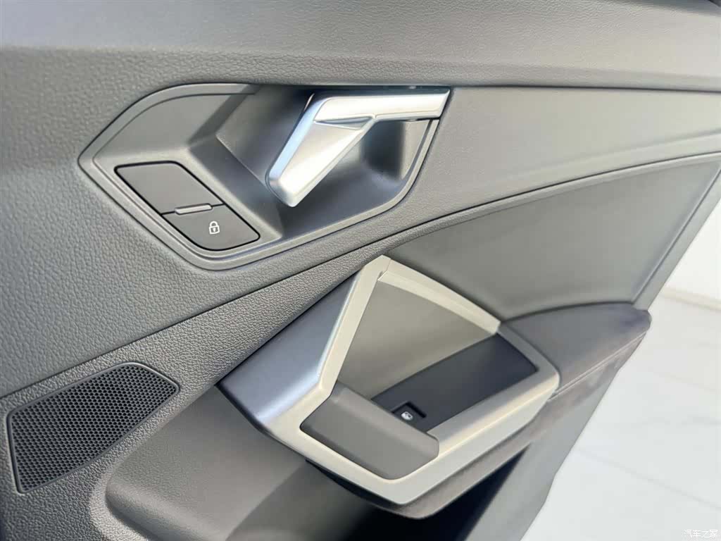 Audi Q3, 2023 13
