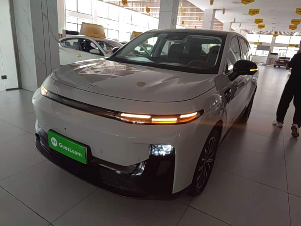 Leapmotor B10