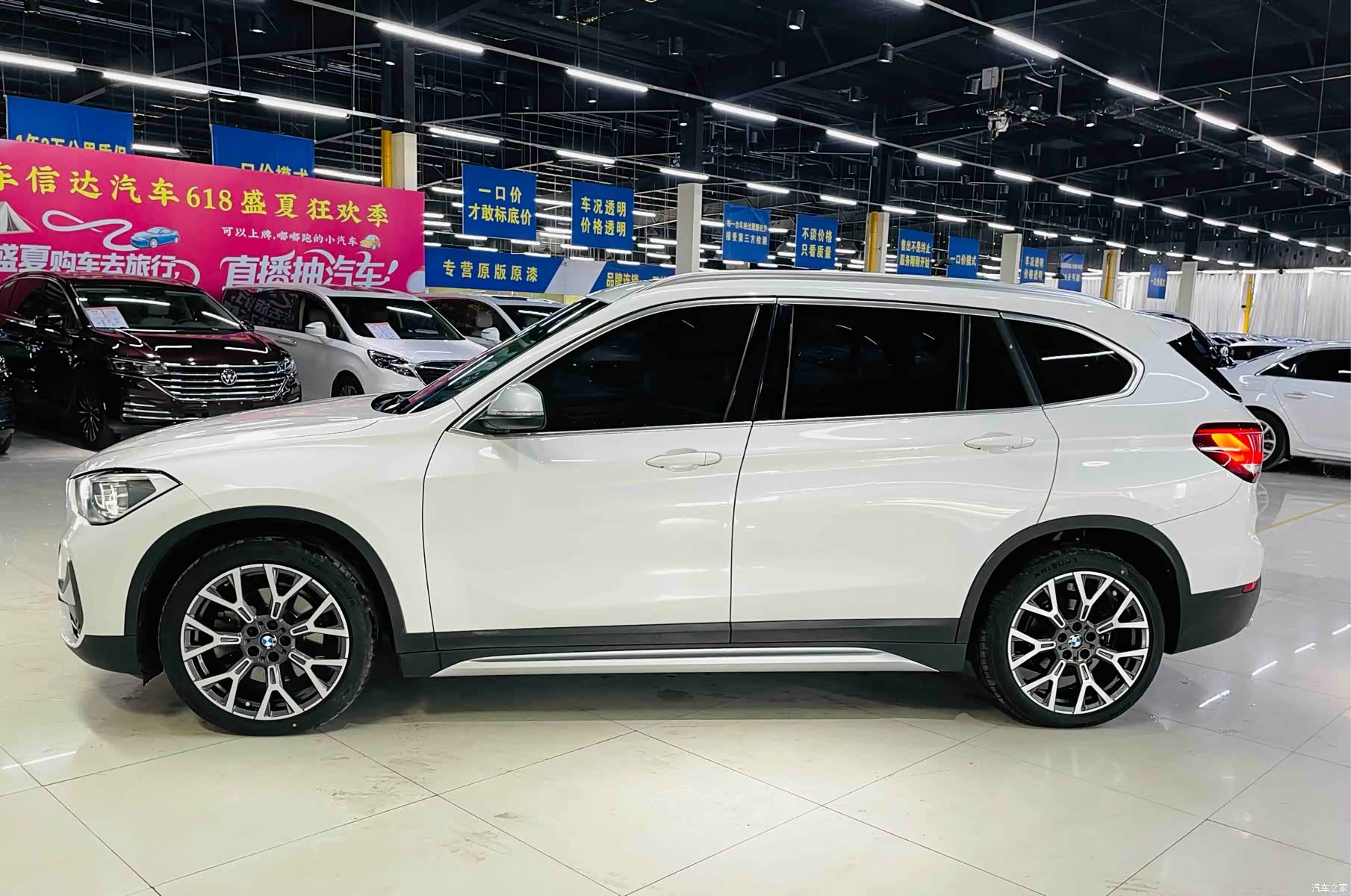 BMW X1, 2021 все фото