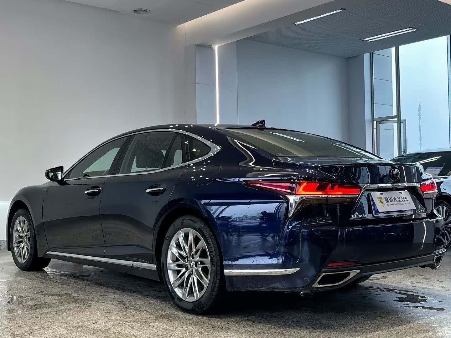 Lexus LS, 2018 9