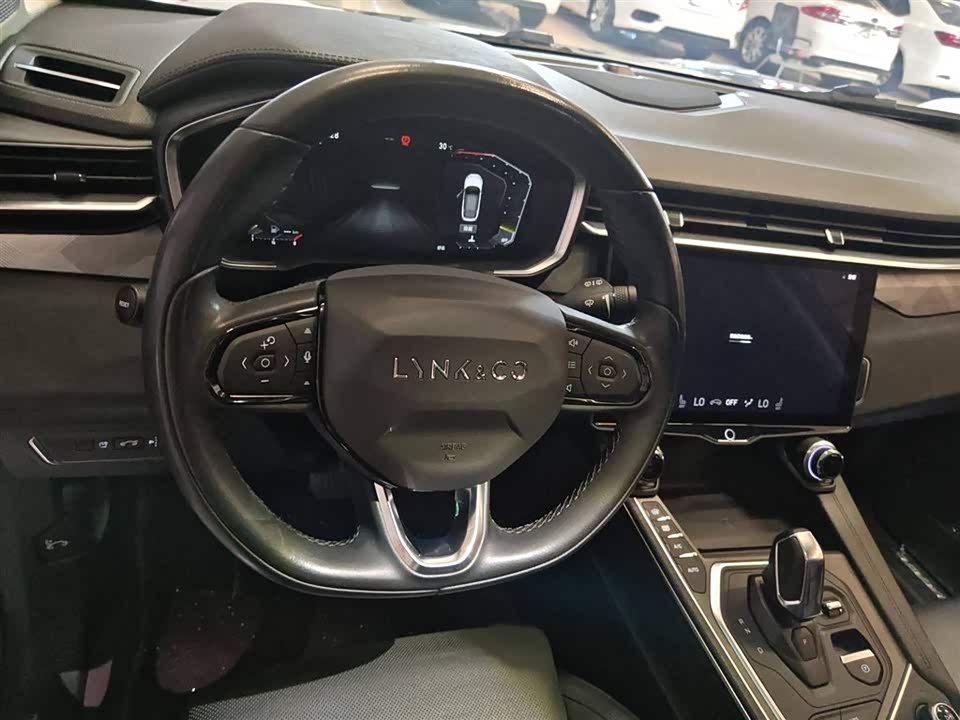 Lynk & Co 01